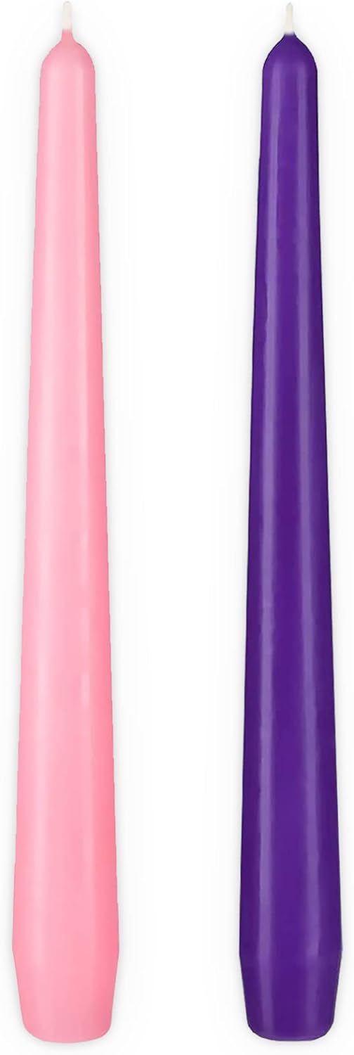 BRUBAKER Premium Spitzkerzen Lila - 50 Stück - bis zu 7,5 Stunden Brenndauer pro Kerze - 24 cm Tafelkerzen Set für Kerzenständer und Kronleuchter - Leuchterkerzen Halterkerzen