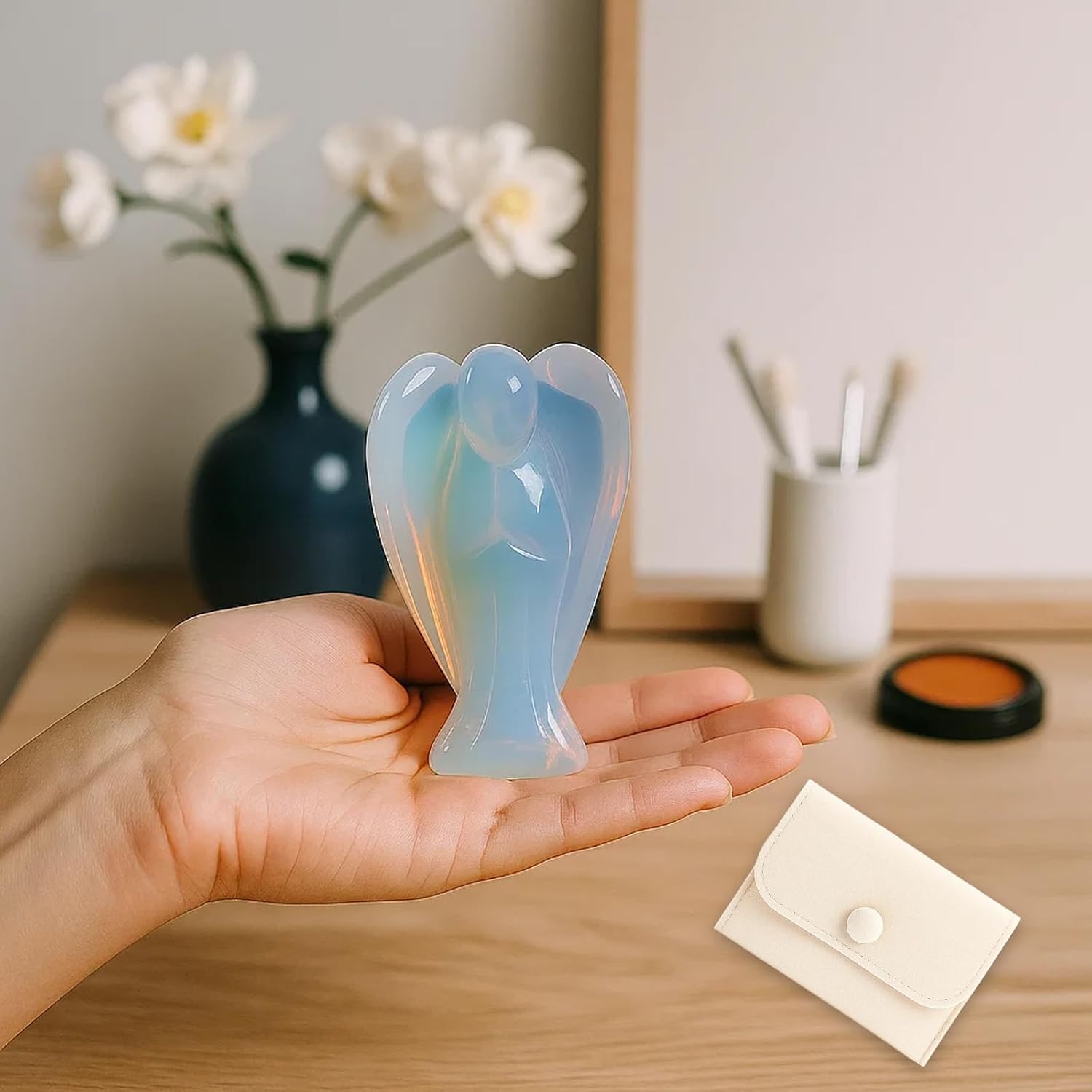 Engel mit Geschenkbeutel - Opal Stein Handgeschnitzter Engelfigur - Eiskalte Engel als Glücksbringer Stein - Schutzengel Energie und Positive Schwingungen
