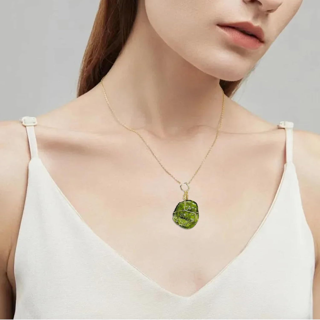 Genuine Moldavite Crystal, 3 Pieces Moldavite Crystal 1-3g Green Czech Meteorite Artificial Irregular Stone Pendant for Jewelry Making Accessories, Stone Style Random