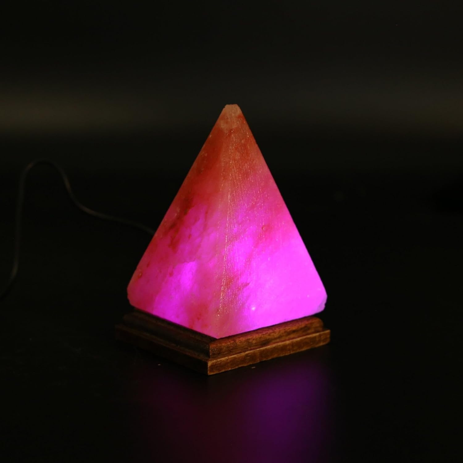 Heimtex Himalaya USB Farbwechsel-Salzkristall Lampe - Pyramide Salzlampe aus dem Salz Sortiment - salzsteinlampe mit Sockel & Leuchtmittel aus reinem Salzstein