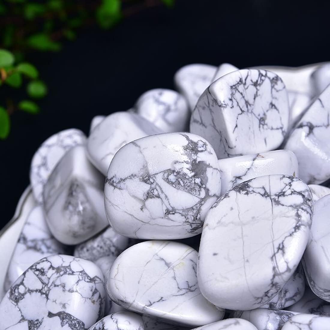 White Howlite Healing Crystal Stones, 1.25-2.0 Inch Reiki Healing Stones, Natural Tumbled Polished Stones for Energy Witchcraft Therapy Meditation