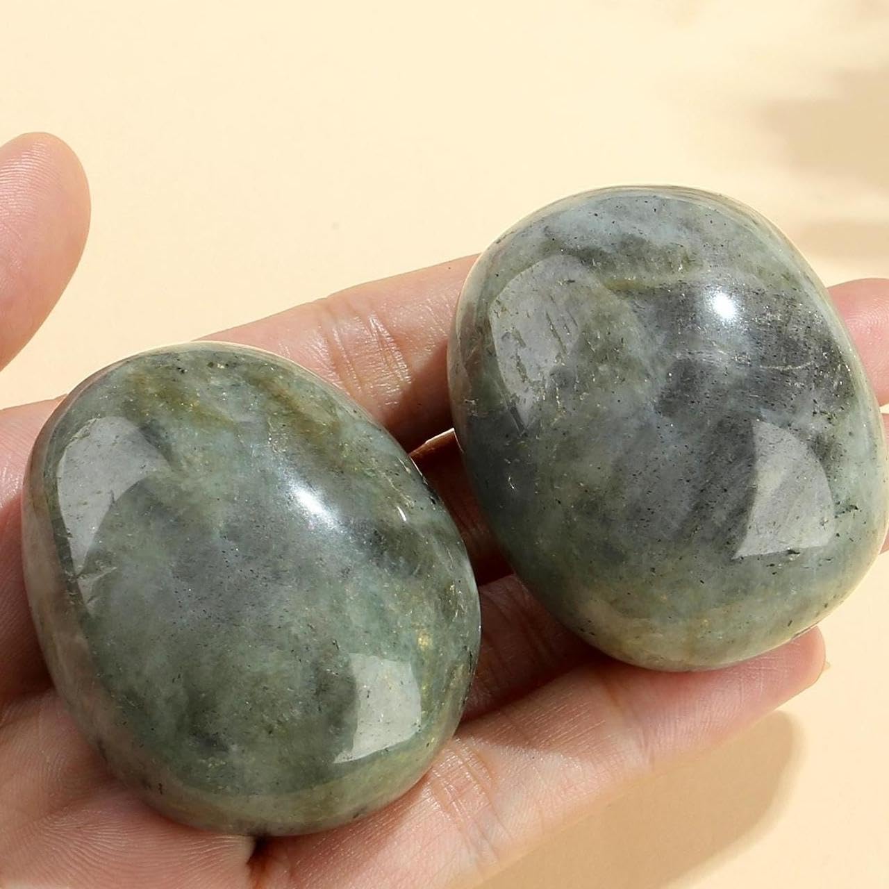 QINJIEJIE White Howlite Stones Natural Gemstone Large Crystals Polished Stone White Howlite 2 Pieces Crystal Stone Tumbled Stones Worry Stone Reiki Meditation