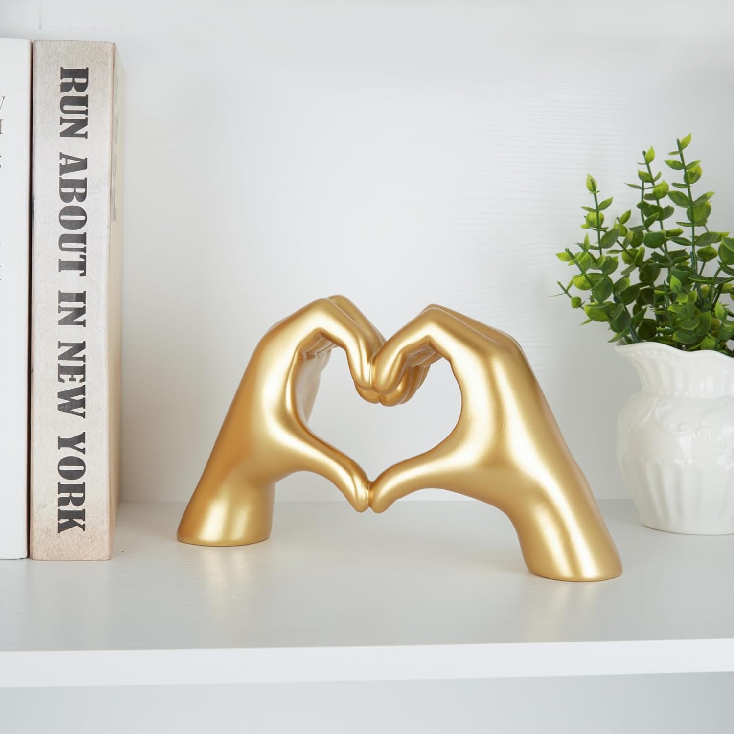 maozyiltle Gold Heart Hand Statue, Gesture Decoration, Finger Sculpture for Wedding Decoration, Home Decor, Small Ornament on Coffee Table, Office and Bedroom (Gold)