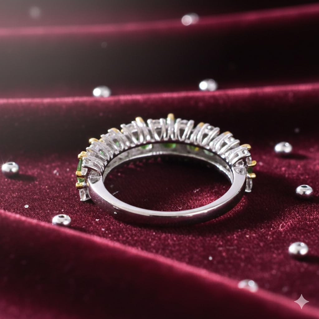 Minimaler stapelbarer Moldavit-Ring mit kubischen Zirkonia-Details, rund, 4 Millimeter, grün facettiert, Alltagsschmuck