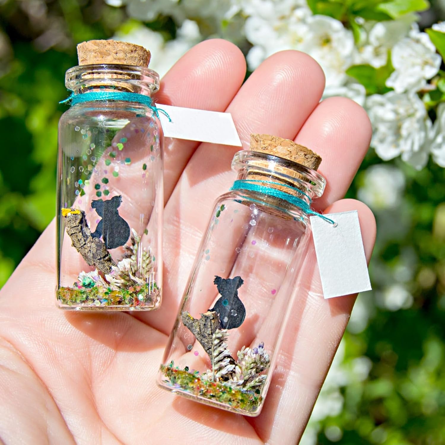 Jeffdad Mini Glasflaschen mit Korkdeckel, 15 Stück Leere Mini Gläser Kleine Fläschchen Zaubergläser Mini-Glasflaschen MiniaturTrankflaschen Kleine Nachrichtenflaschen Diy Crafts(1ml 11x22cm)