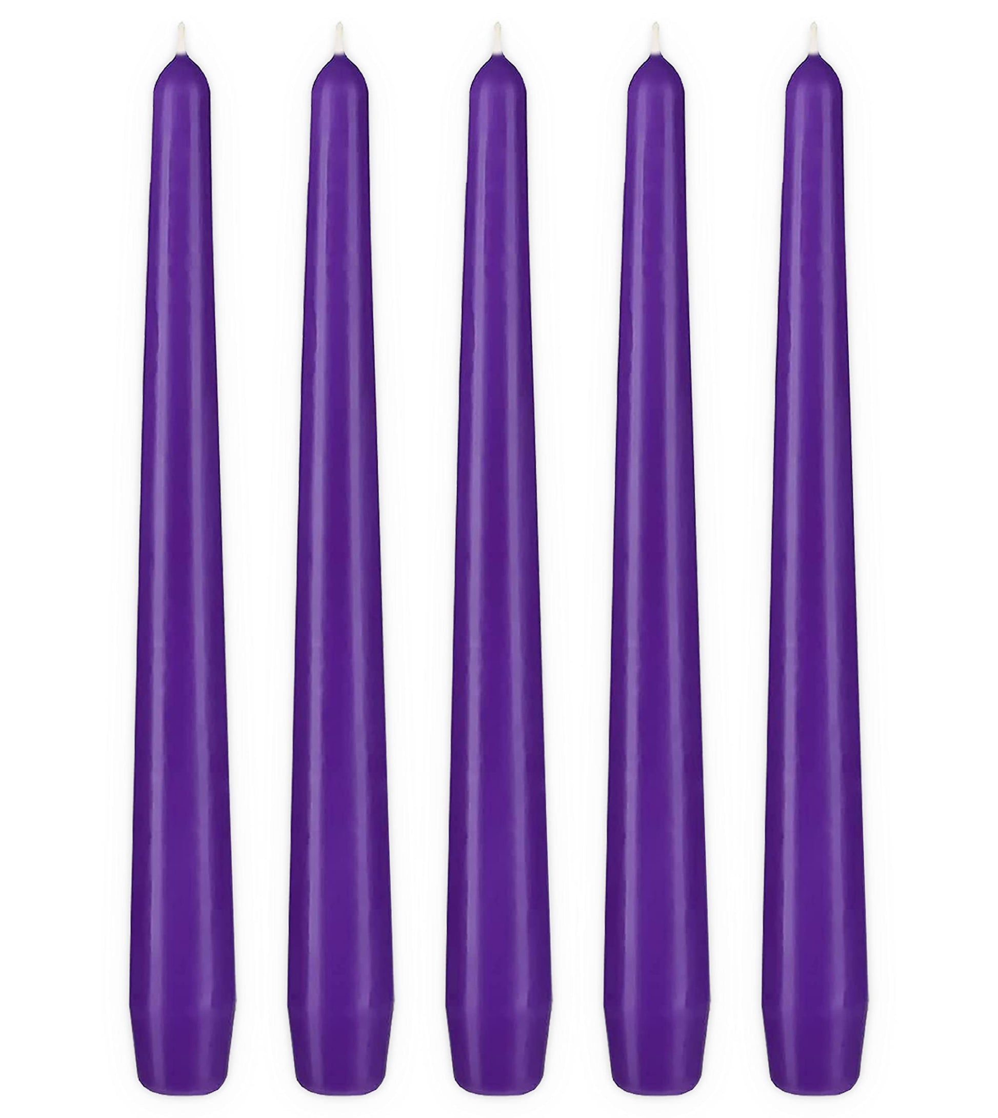 BRUBAKER Premium Spitzkerzen Lila - 50 Stück - bis zu 7,5 Stunden Brenndauer pro Kerze - 24 cm Tafelkerzen Set für Kerzenständer und Kronleuchter - Leuchterkerzen Halterkerzen