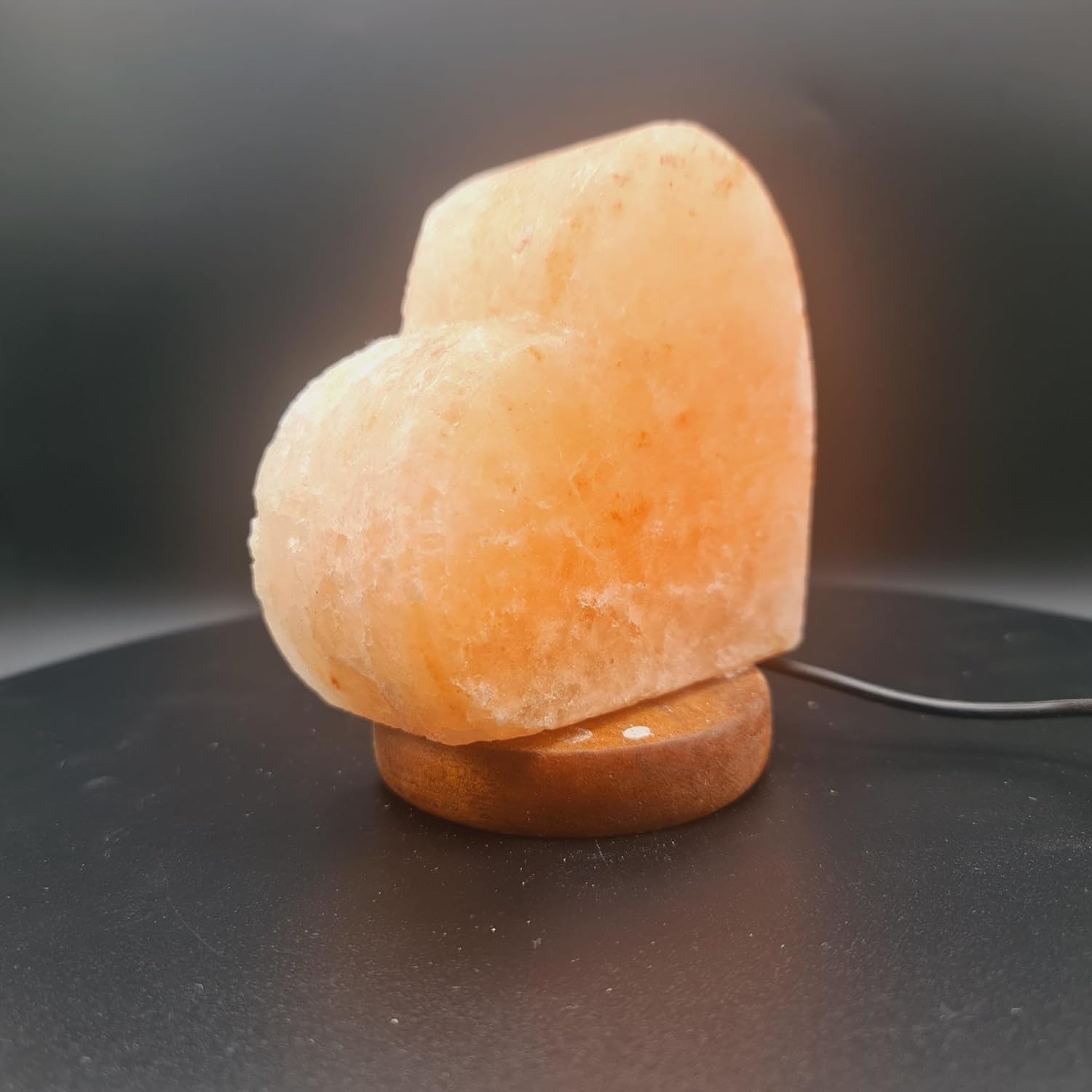 Heimtex Himalaya USB Farbwechsel-LED-Salzkristall-Lampe - Herzförmige Salzlampe aus dem Salz-Sortiment - Salzsteinlampe mit Sockel und Glühbirne aus reinem Salzstein