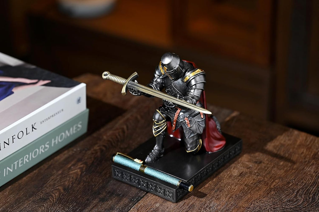 Mittelalterlicher Templer-Vorhut Offizier Ritter Stifthalter Stifthalter Schreibtisch-Organizer und Zubehör, Harz-Handy-Ständer als Geschenk für Büro und Zuhause, Schreibtisch-Organizer