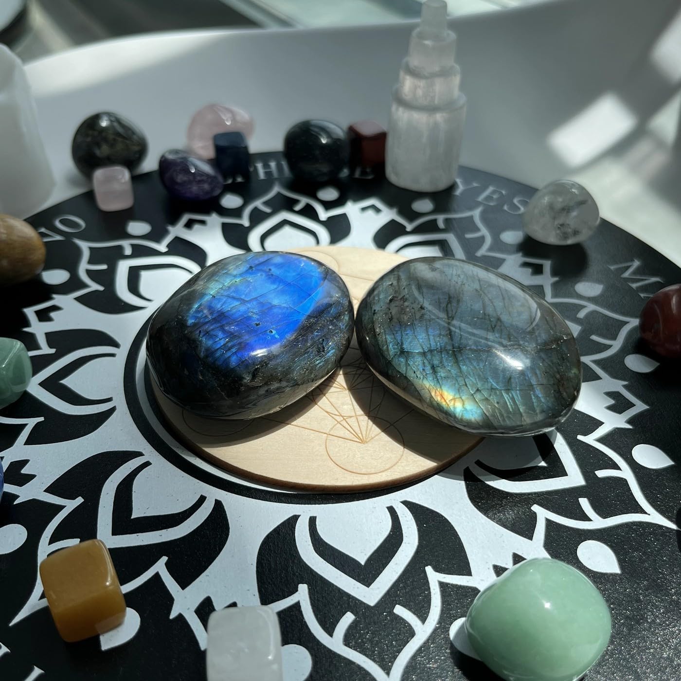 XIANNVXI 2.4 Inch Large Crystals Moonstone Gemstones Worry Stones Natural Labradorite Polished Oval Palm Bag Stone Healing Crystal Energy Stone Spiritual Gifts 1 Piece