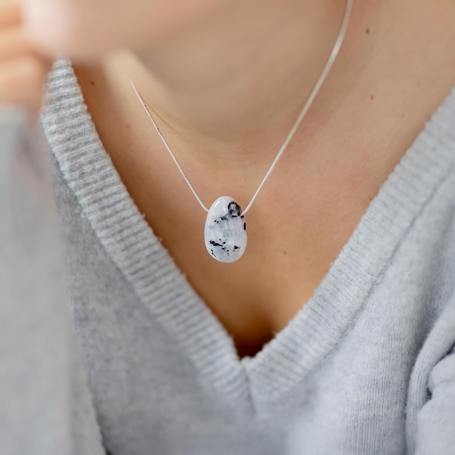 Lebensquelle Plus Rainbow Moonstone Drop Pendant, Drilled Tumbled Stone Pendant with Cotton Band, High-Quality Gemstone Pendant
