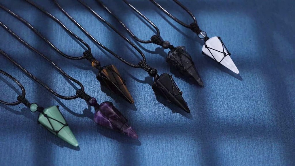 XIANNVXI Kristalle Kette Herren Sechseckiger Kristall Anhänger Kette Polierte Edelsteine Einstellbare Schwarzes Lederseil Reiki Heilung Steine Halskette Damen Schmuck