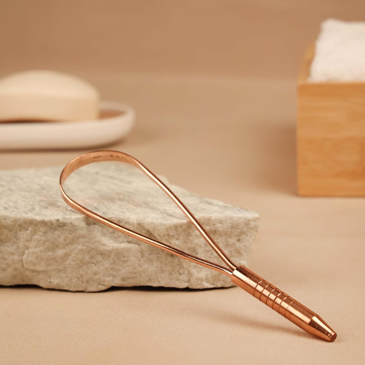 Copper Tongue Scraper - Traditional Ayurveda Oral Care Tool for Freshness and Hygiene, 100% Pure Copper Tongue Scraper for Mouth Cleaning, Ideal for Ayurveda Oral Care Routine