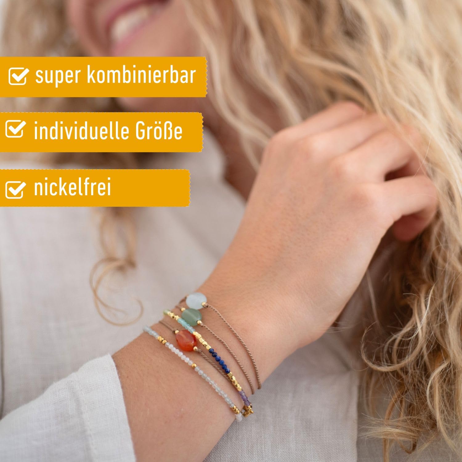 happymaker - Rosenquarz Armband Damen, handgemacht in Deutschland, Edelstein Armband rosa mit vergoldeten Perlen, Geschenkverpackung als Kraftgeber Geschenk für Frauen und Mädchen
