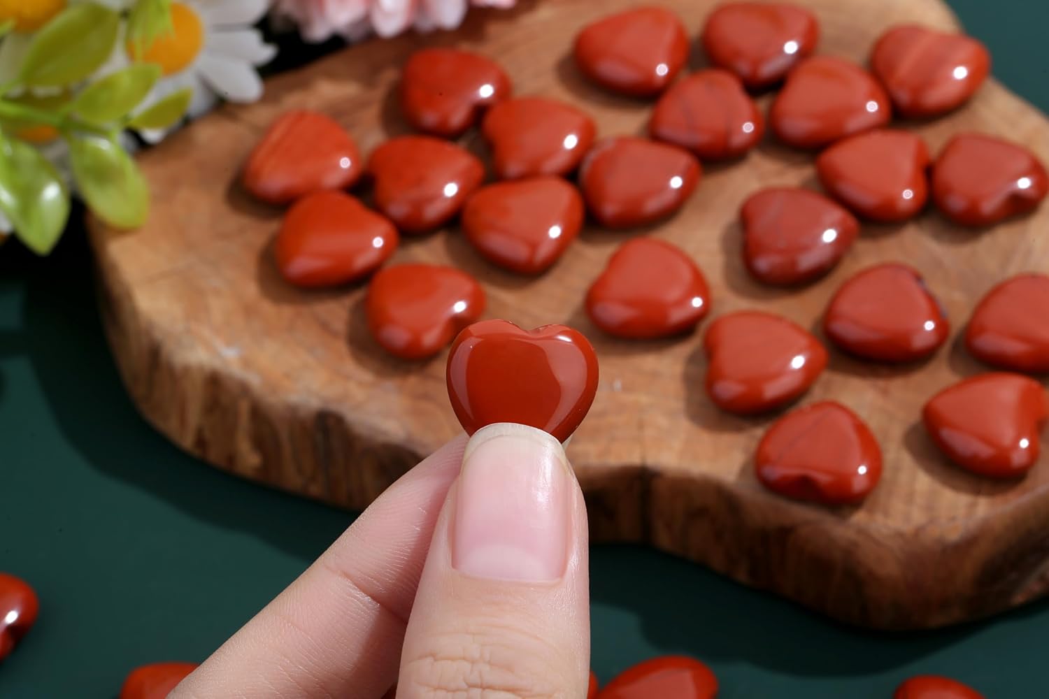 QINJIEJIE Pack of 20 Red Jasper Heart Crystals Valentine's Day Hearts Gift Crystal Anniversary Gift Love Heart Stone Reiki Crystals for Meditation 0.6 Inches