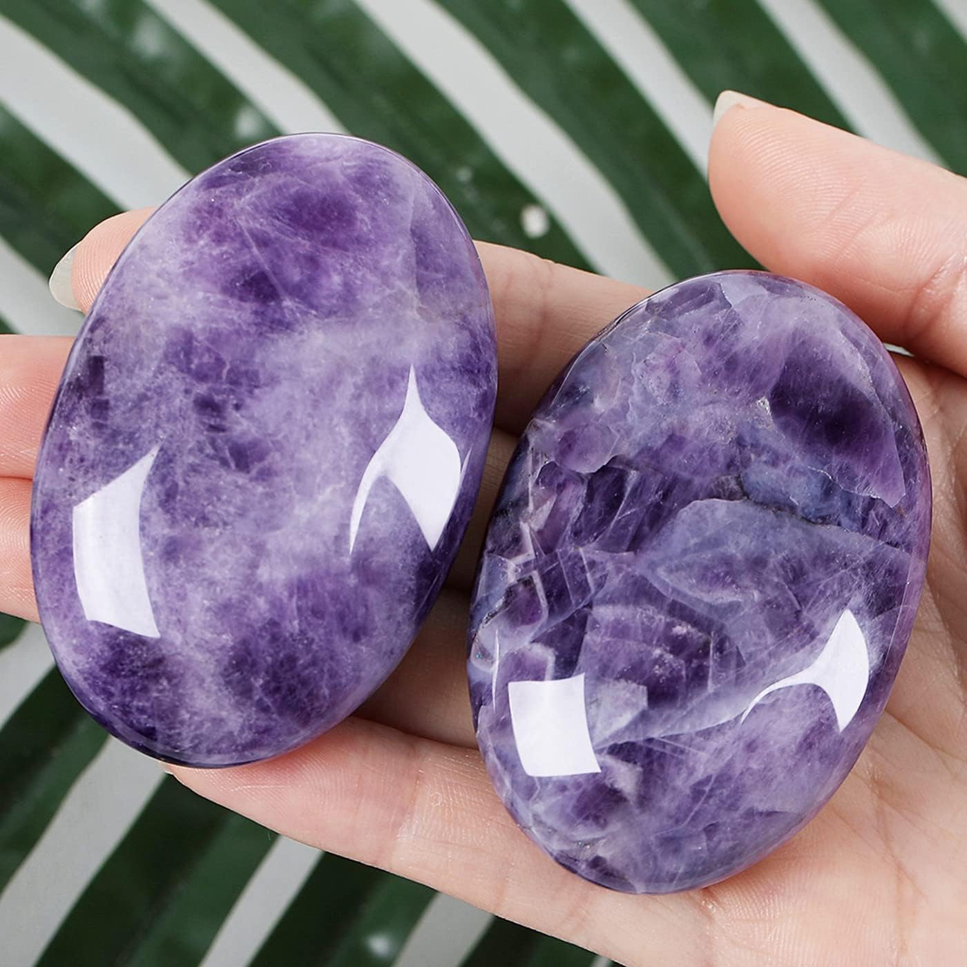 QINJIEJIE Groß Amethyst Edelsteine 2.4" Ovale Kristalle Natürliche Steine Sorgensteine Handschmeichler Stein Kristall Spirituelle Geschenke Reiki Meditation Deko 1PC