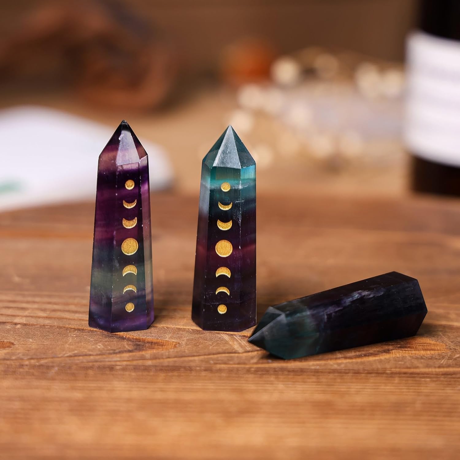Heilstein Einzelpunktstab für Meditation Chakra-Ausgleich, Gravierte Mondphasen-Facetten-Kristallturm für die Dekoration zu Hause, Flusspat