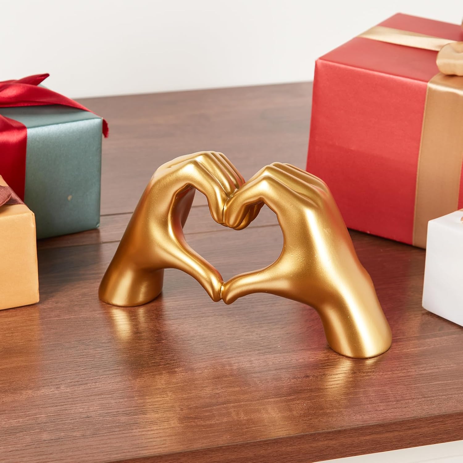 maozyiltle Gold Heart Hand Statue, Gesture Decoration, Finger Sculpture for Wedding Decoration, Home Decor, Small Ornament on Coffee Table, Office and Bedroom (Gold)