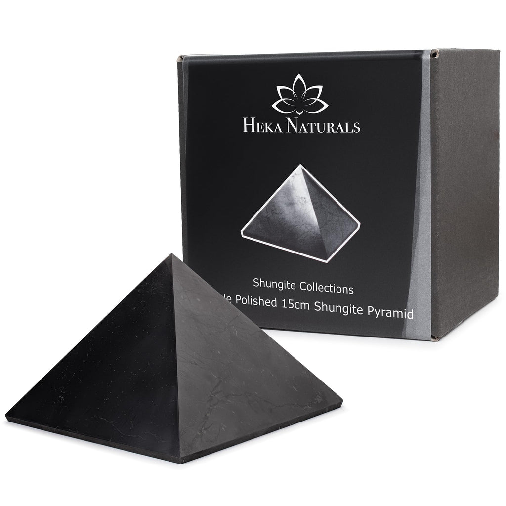 Heka Naturals Polierte Shungit Pyramide Kristall | 5 cm - Schwarze Mineralsteine für Dekoration & Meditation - Wohnzimmerkristalle - Natürliche Barriere & Reiniger - Fullerene