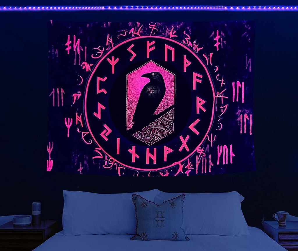 Arsey Wikinger Schwarzlicht Wandteppich UV Reaktiver Rot Meditation Runen Wandtuch Odins Rabe Nordische Mythologie Wandteppiche Im Dunkeln Leuchtend Tapestry Wandbehang Schlafzimmer 150 x130cm