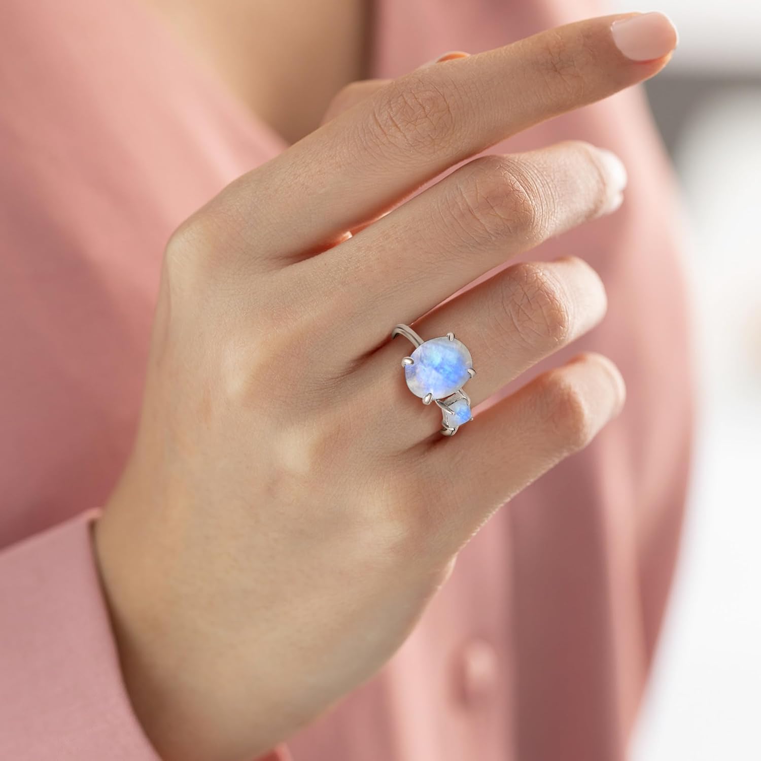 SILCASA Moderner Mondstein Solitärring - ovaler Edelstein mit quadratischen Akzenten in Roségold - trendiger Statement-Ring 8,5