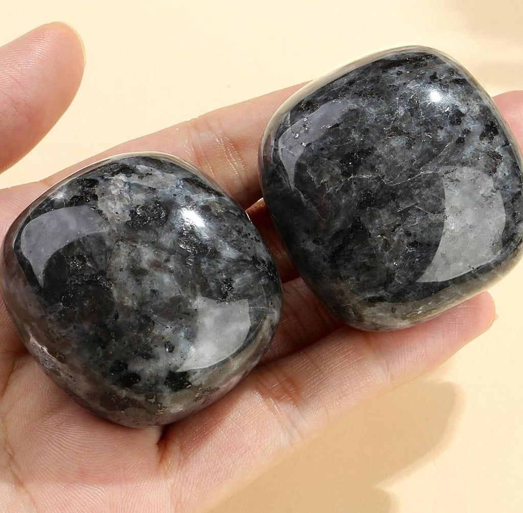 QINJIEJIE White Howlite Stones Natural Gemstone Large Crystals Polished Stone White Howlite 2 Pieces Crystal Stone Tumbled Stones Worry Stone Reiki Meditation
