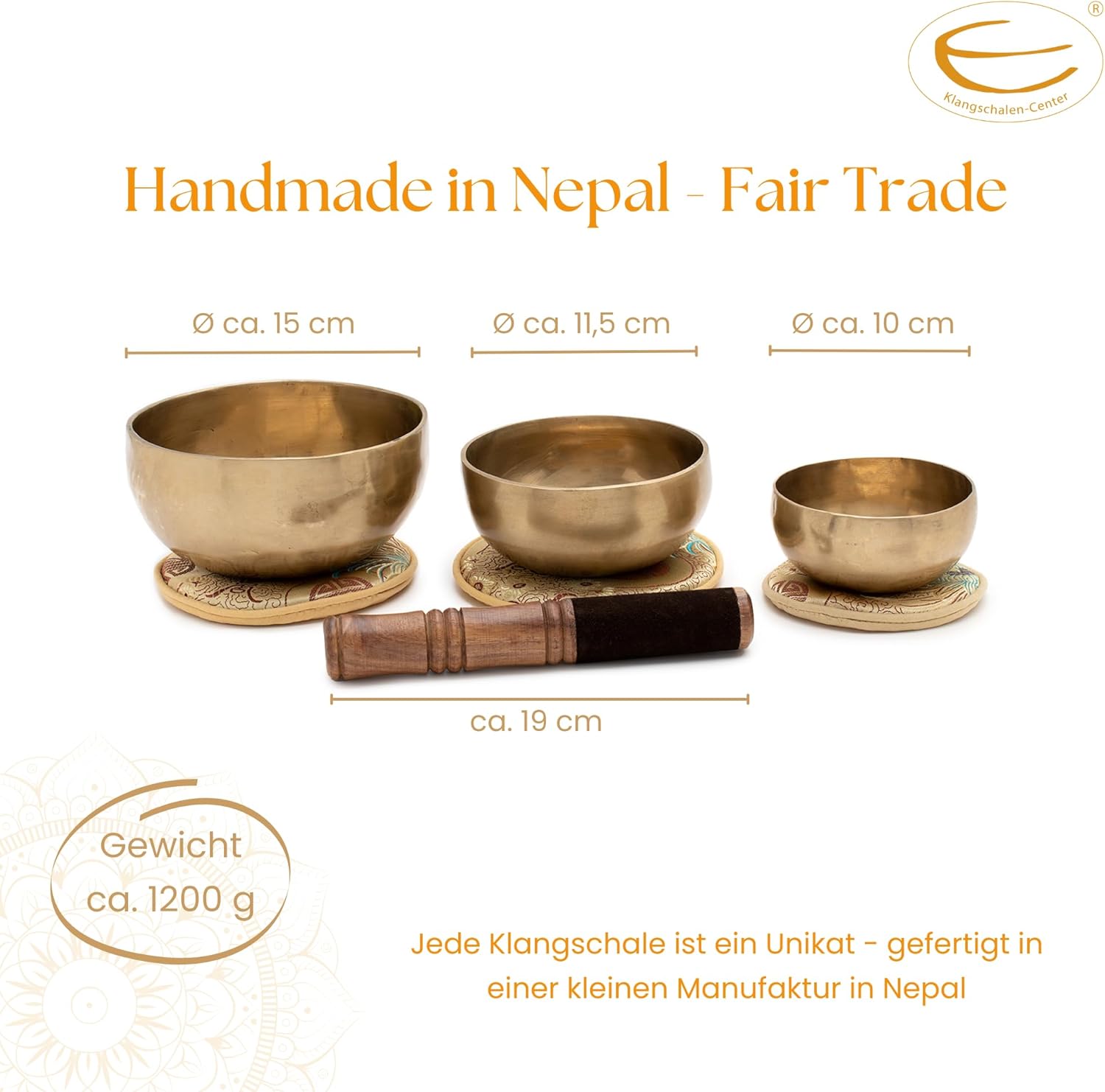 Körper-Geist-Seele-Box mit 3 feinen Klangschalen für das Herz-Chakra, das Stirn-Chakra und Kronenchakra für Meditation u. Klang-Therapie I Handgeschmiedet I Inkl.Klöppel/Pads I Fair Trade aus Nepal
