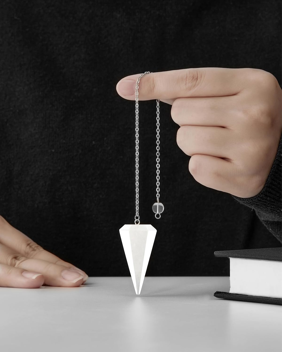 QINJIEJIE Rock Crystal Pendulum Natural Gemstone Pendulum Crystals Esoteric Pendulum with Chain and Ball for Dowsing Rods Fortune teller Chakra Reiki Witchcraft Accessories Esoteric Gifts