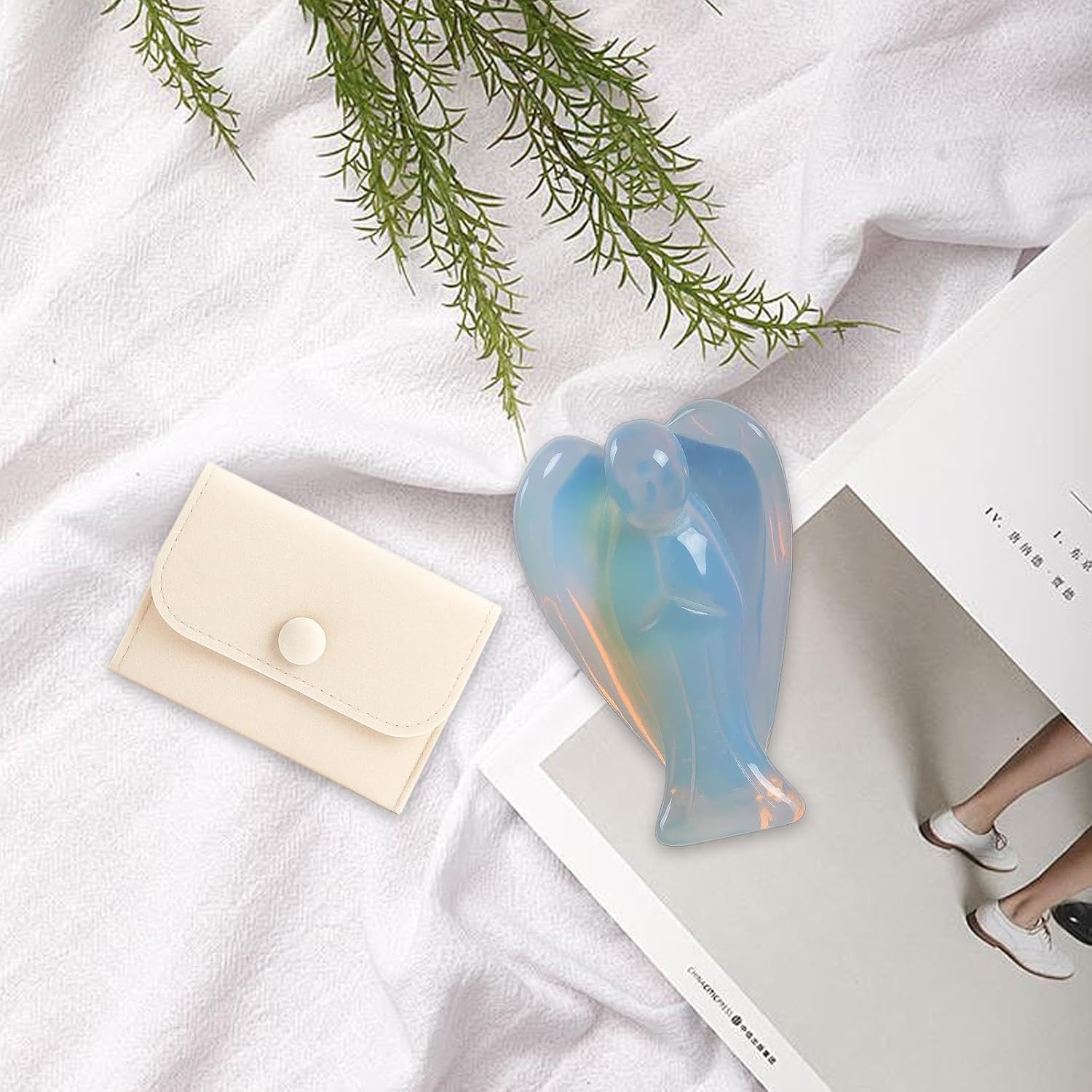 Engel mit Geschenkbeutel - Opal Stein Handgeschnitzter Engelfigur - Eiskalte Engel als Glücksbringer Stein - Schutzengel Energie und Positive Schwingungen