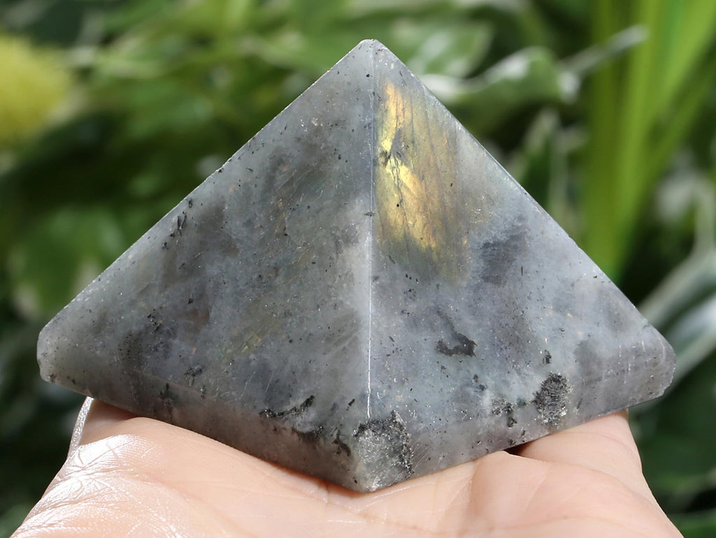 YATOJUZI 2" Black Obsidian Crystal Pyramid Natural Crystals and Healing Stones Black Obsidian Pyramids Black Gemstones for Meditation Reiki Energy Balancing Good Luck Gifts 1PCS