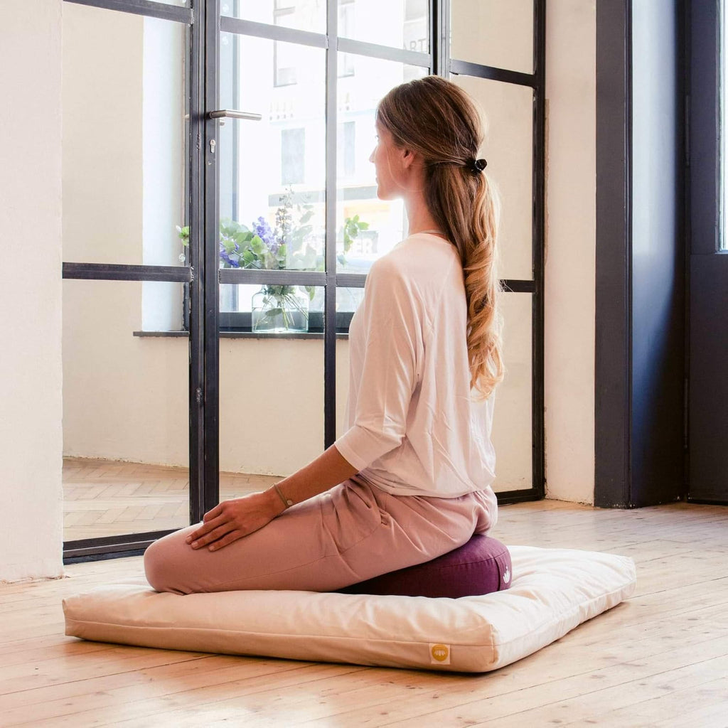 Lotuscrafts® Meditationskissen mit 10 cm Sitzhöhe, extra niedrig, Yoga Kissen mit Dinkelfüllung, Yogakissen Rund, Bodenkissen Rund, Yogakissen Meditationskissen, Bezug waschbar, GOTS Zertifiziert