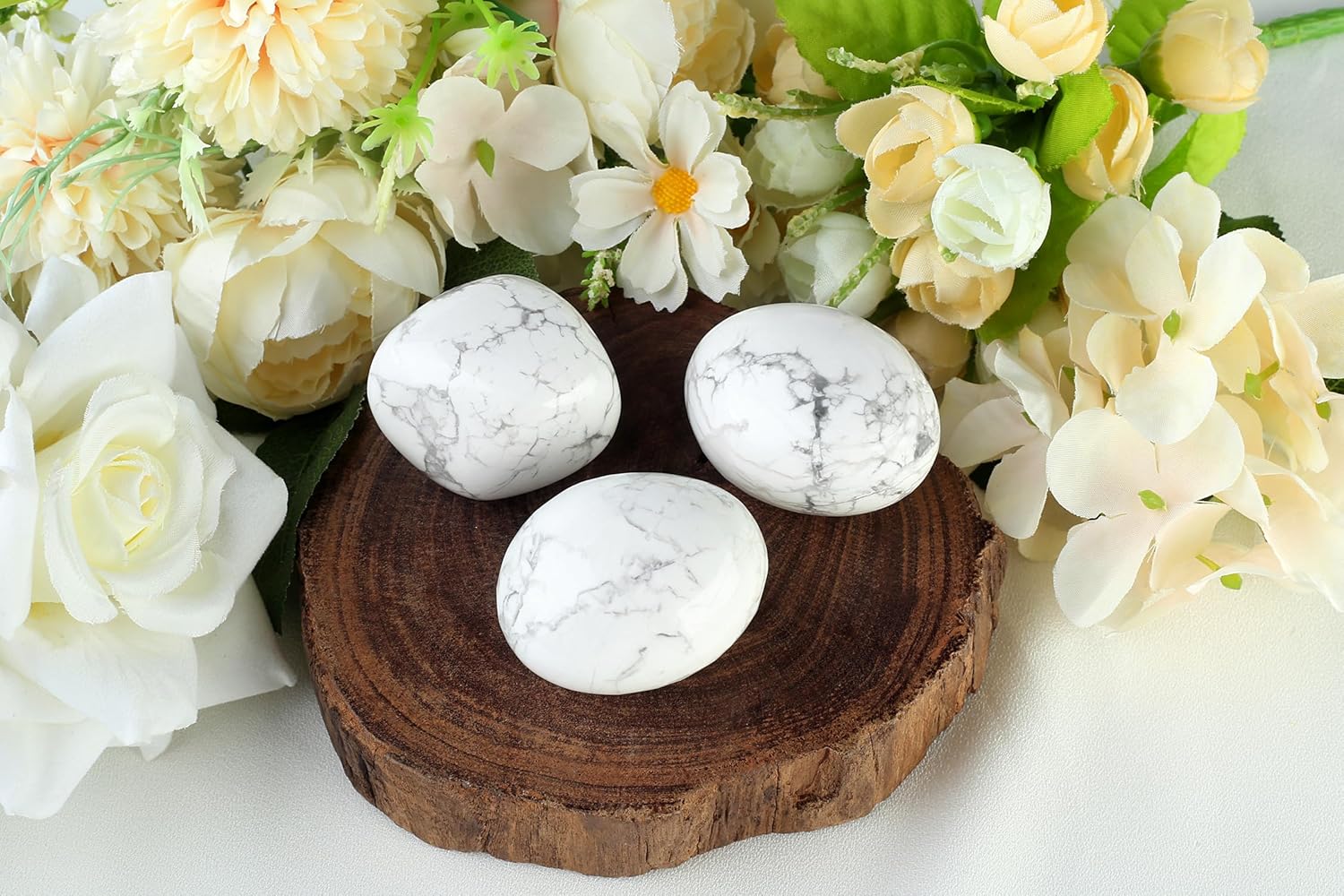QINJIEJIE White Howlite Stones Natural Gemstone Large Crystals Polished Stone White Howlite 2 Pieces Crystal Stone Tumbled Stones Worry Stone Reiki Meditation