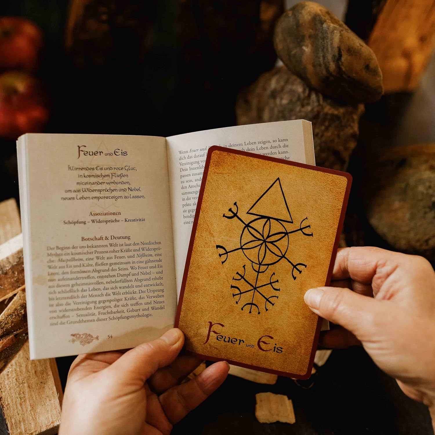 Magie des Nordens - Tauche in die Ursprünge der nordischen Spiritualität ein: 49 Orakelkarten und 160-seitiges Booklet