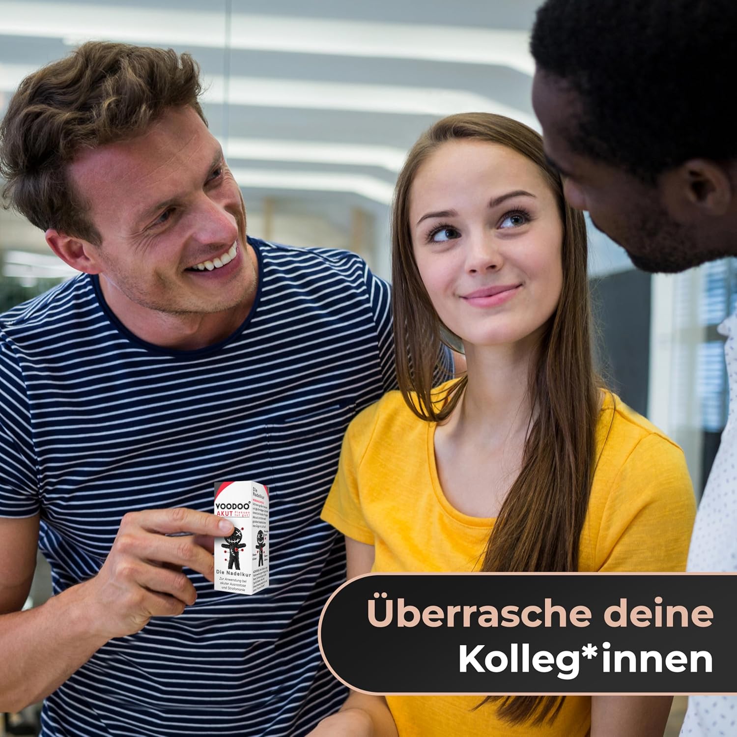 Voodoo Puppe mit Nadeln | 7,5cm | Geschenkbox & Anleitung | Scherz-Medikament | Büro Geschenk für Kollegen Kollegin Chef | Anti Stress | Abschied | Büro Uni Studium