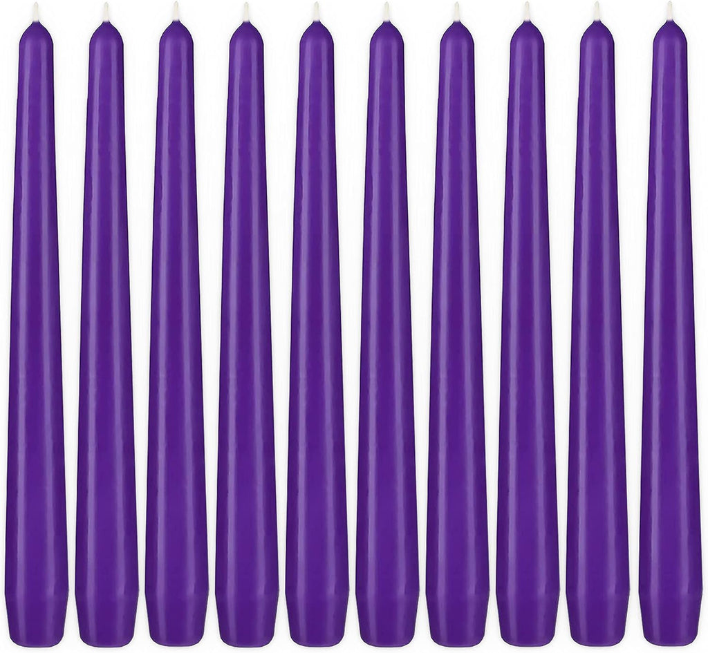 BRUBAKER Premium Spitzkerzen Lila - 50 Stück - bis zu 7,5 Stunden Brenndauer pro Kerze - 24 cm Tafelkerzen Set für Kerzenständer und Kronleuchter - Leuchterkerzen Halterkerzen