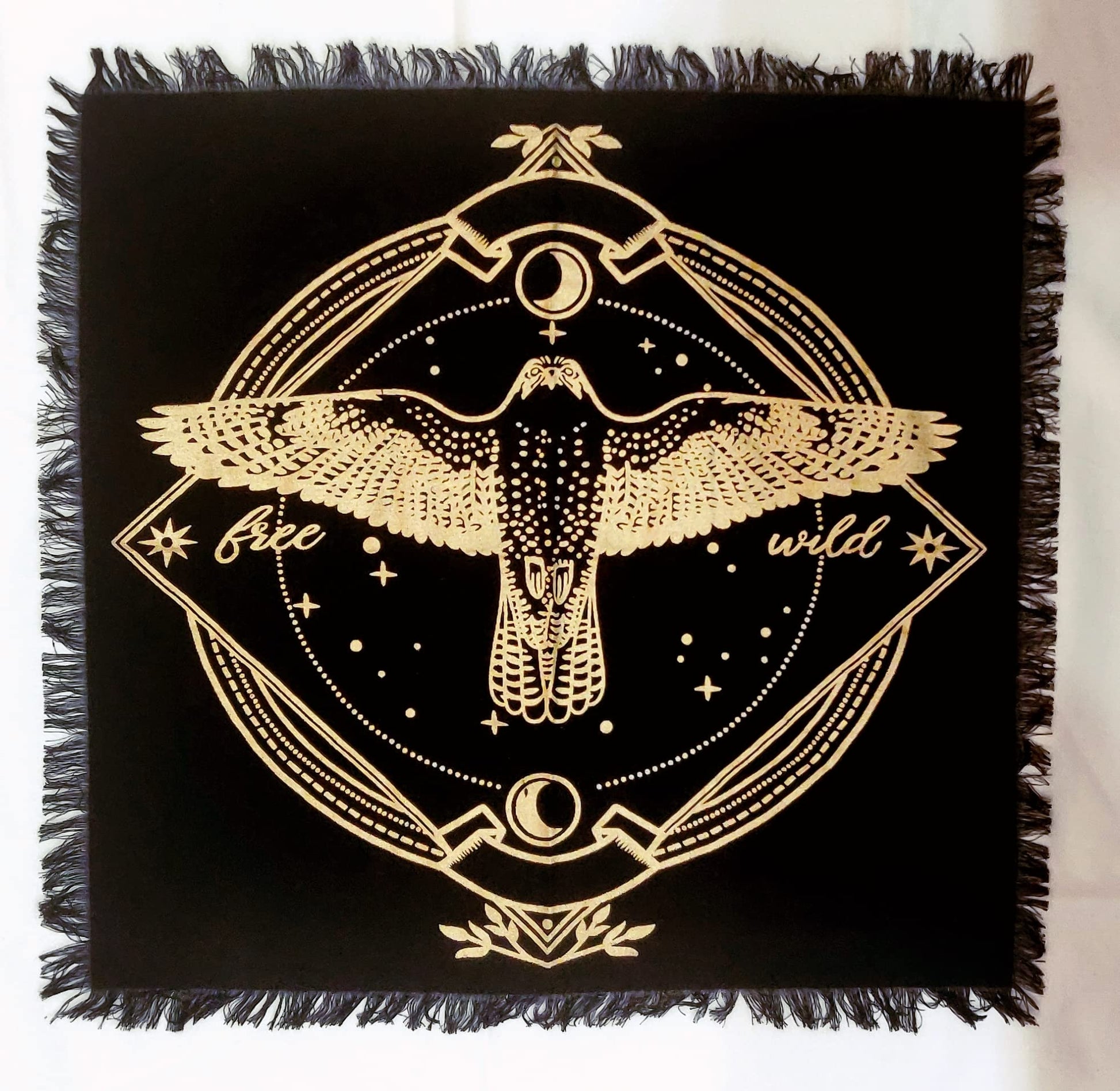 INDACORIFY Altar Tablecloth with Fringe Old Tarot Witchcraft Spread Tablecloth Meditation Spiritual Holy Cloth 18 x 18 Inches (Golden Snake)