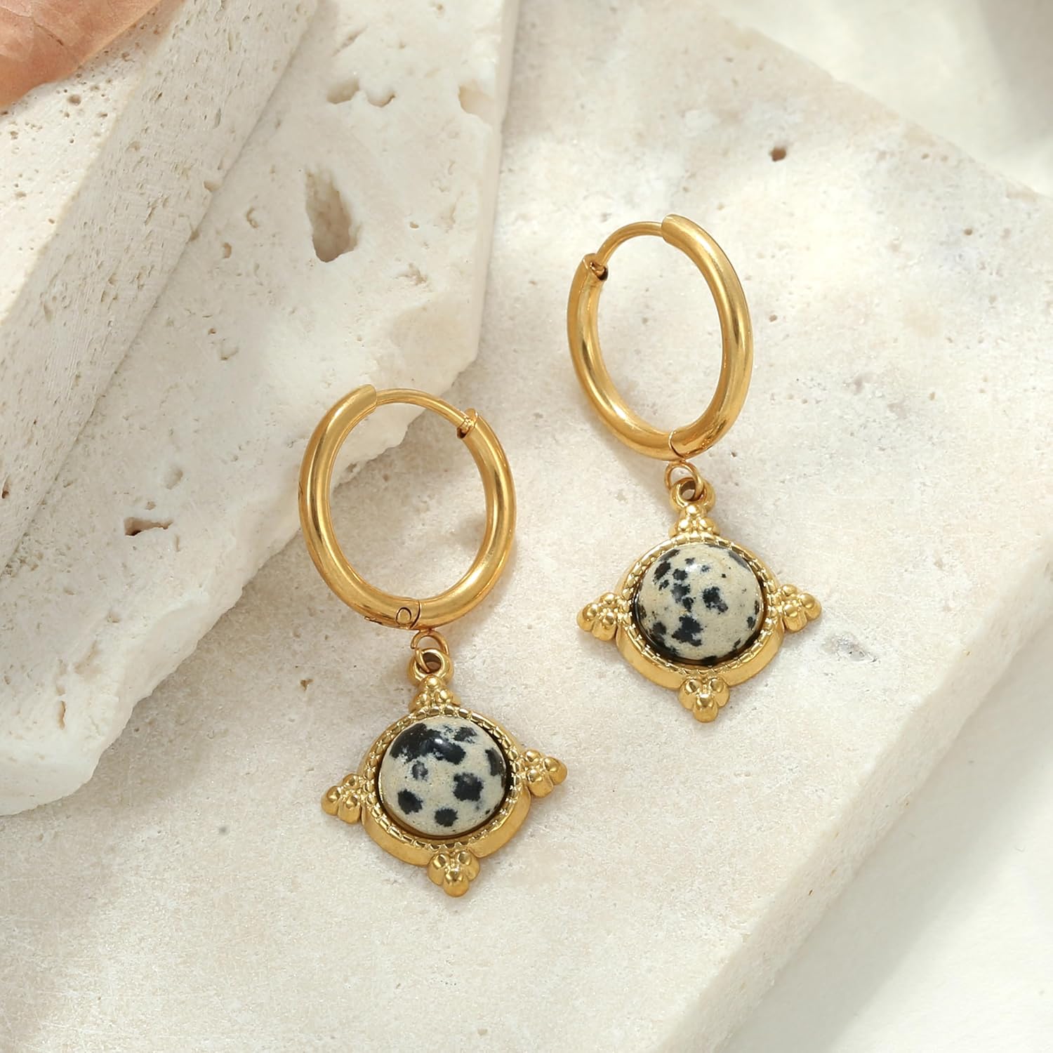 Boho Vintage Ohrringe Gold hängend Damen Creolen mit Naturstein Anhänger Hängeohrringe Klein Elegant
