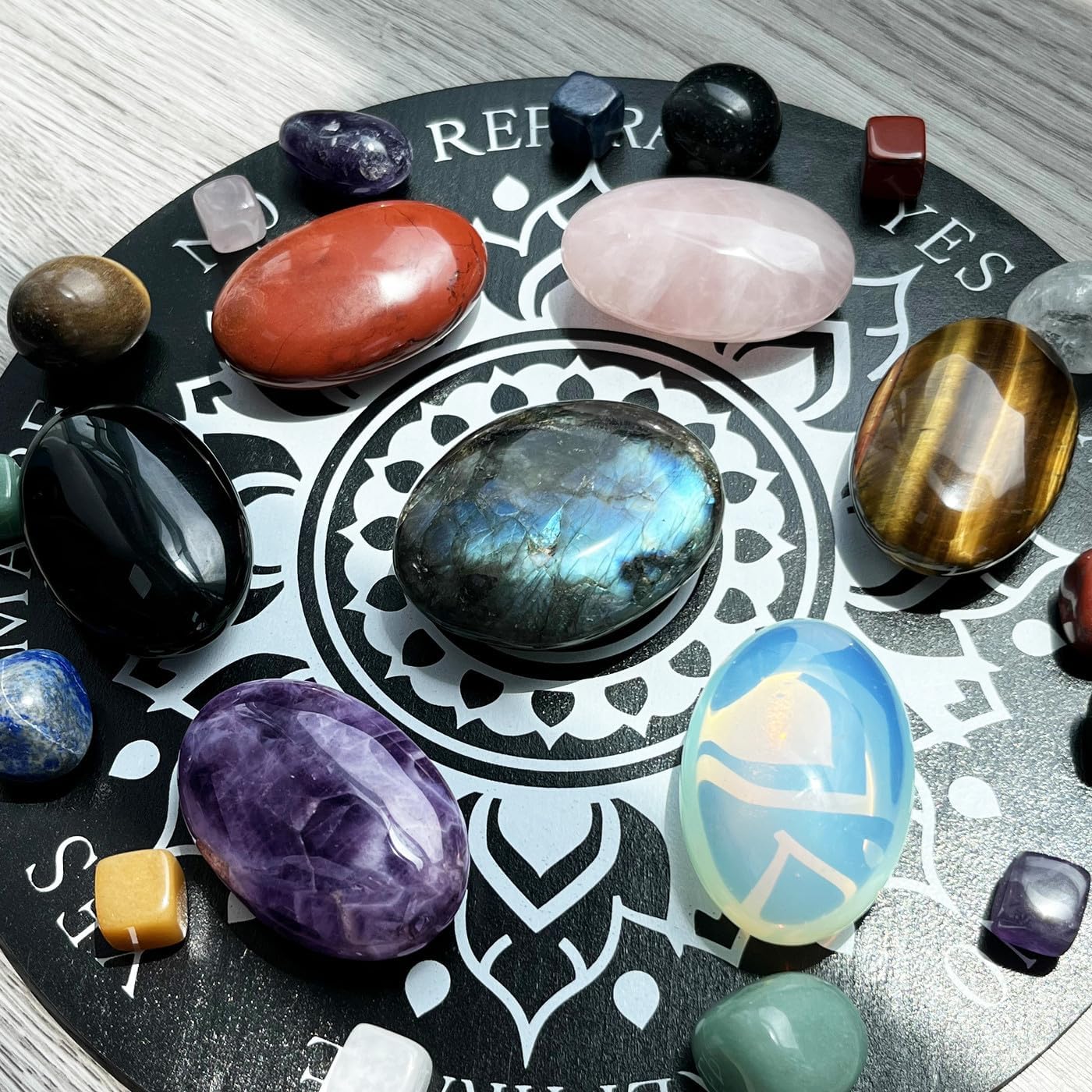 XIANNVXI 2.4 Inch Large Crystals Moonstone Gemstones Worry Stones Natural Labradorite Polished Oval Palm Bag Stone Healing Crystal Energy Stone Spiritual Gifts 1 Piece