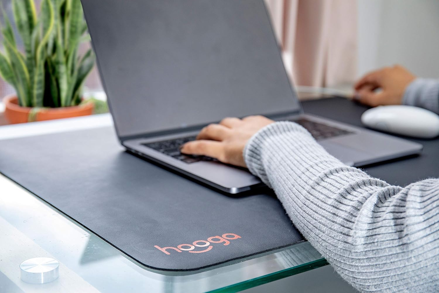 Hooga Grounding Mat for Desk, Feet & Floor – Conductive Carbon Grounding Pad with 15 Ft Cord, Non-Slip Backing, 24" x 16" Indoor Grounding Mat