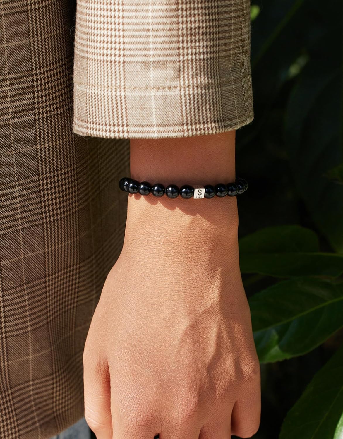 Handgemacht 6mm Naturstein Schwarzer Turmalin Armband mit 925 Sterling Silber Perlen, Heilstein Edelstein Perlenarmband, Damen Herren Buchstaben Armbänder. Schmuck Geschenk. Fakultativ A-Z