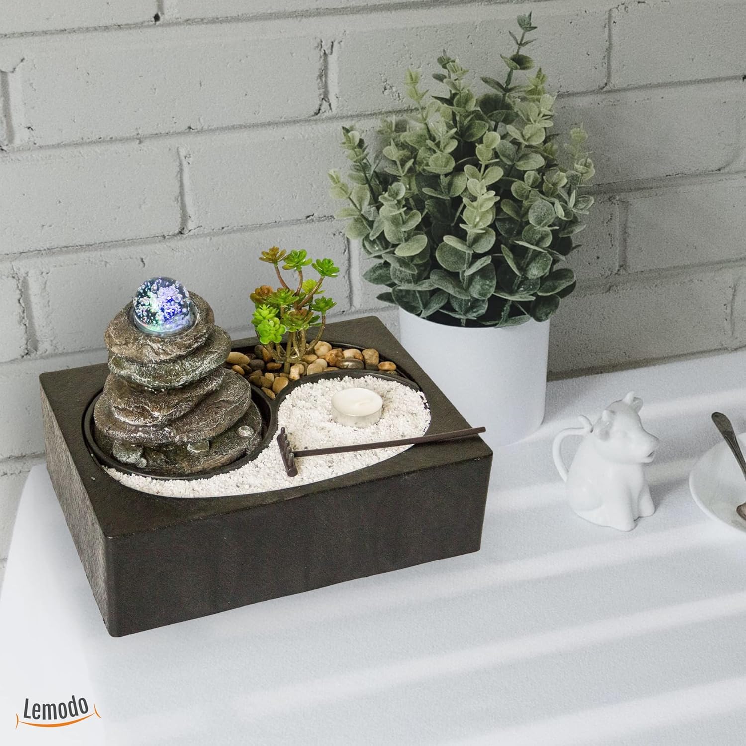 Zimmerbrunnen mit LED-Beleuchtung | Tischbrunnen mit Wasserfall und beweglicher Glaskugel | dekorativer Zierbrunnen mit Feng Shui Elementen | Springbrunnen mit Yin Yang Felsengarten für Zuhause