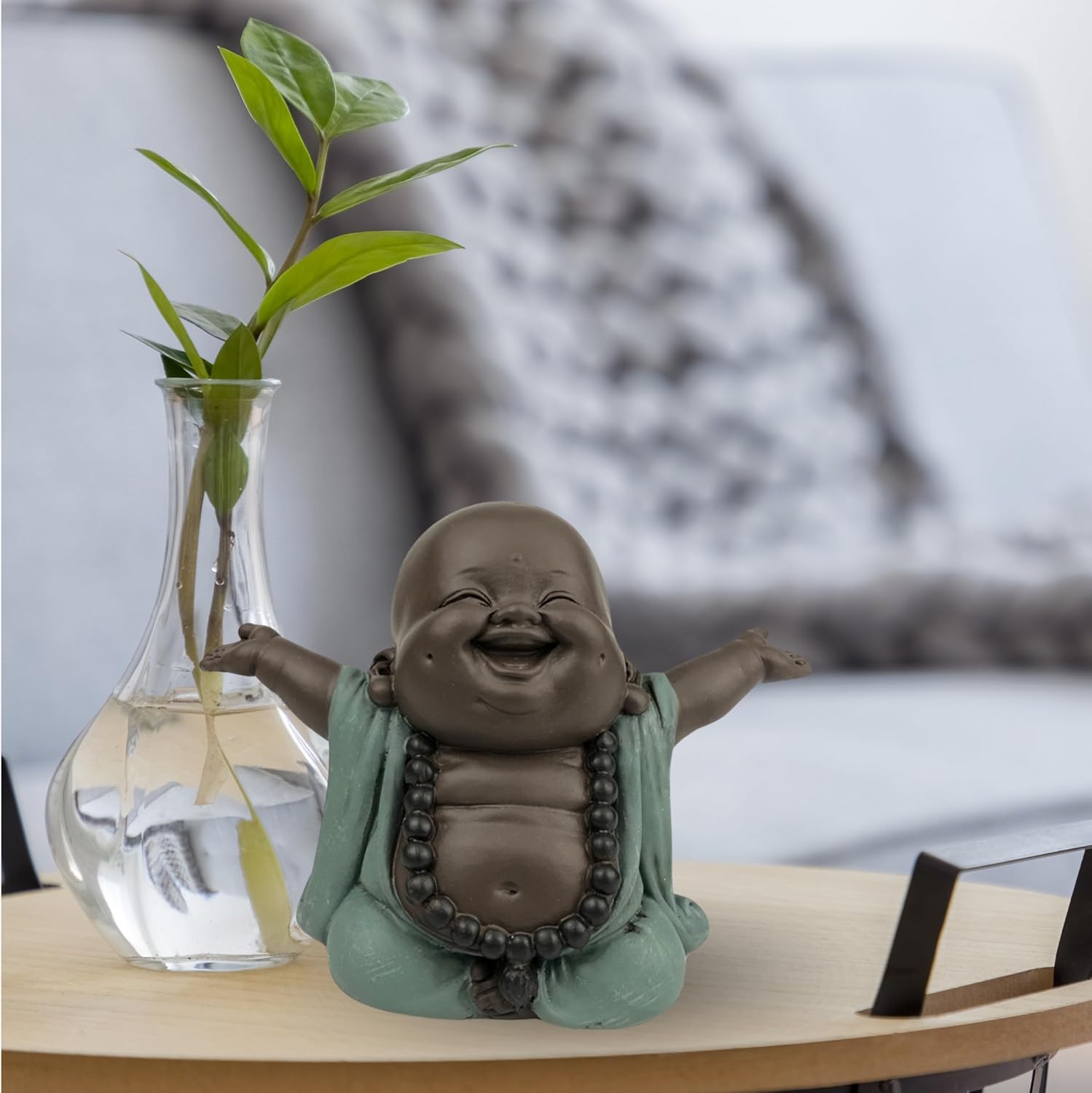 Lachender Buddha Willkommen - Glücksbringer Statue - Zen und Feng Shui Dekoration - für eine entspannende und spirituelle Atmosphäre - Geschenkidee - Breite: 9cm - Farbe: Grün und Braun - Zen'Light