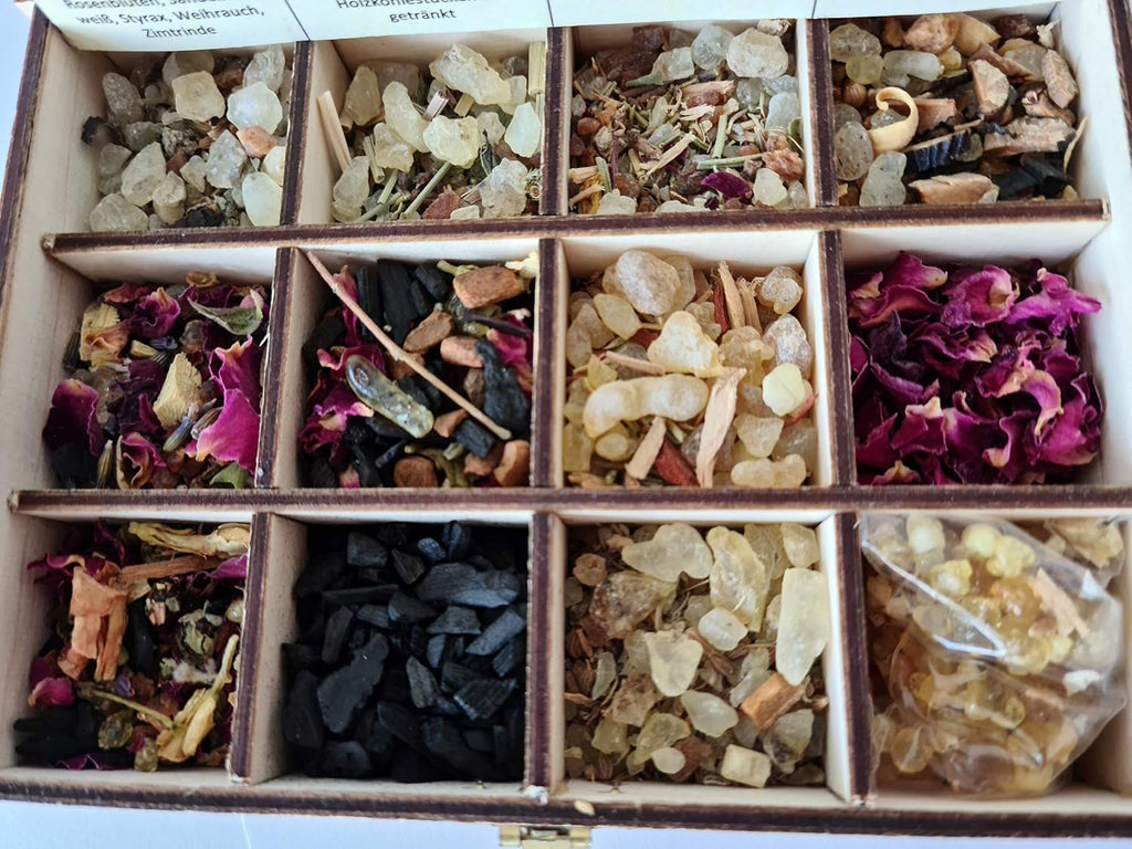 Heilkräuter Manufaktur Räucherbox Geschenkbox mit 12 Sorten Räuchermischungen Räucherwerk für die Seele, 14 x 10 x 4 cm
