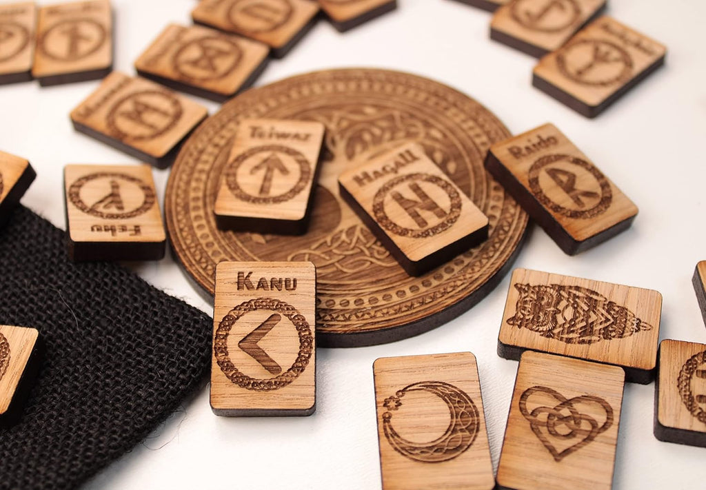 28 Runensteine mit Lebensbaum Runen aus Holz Runenset Eiche