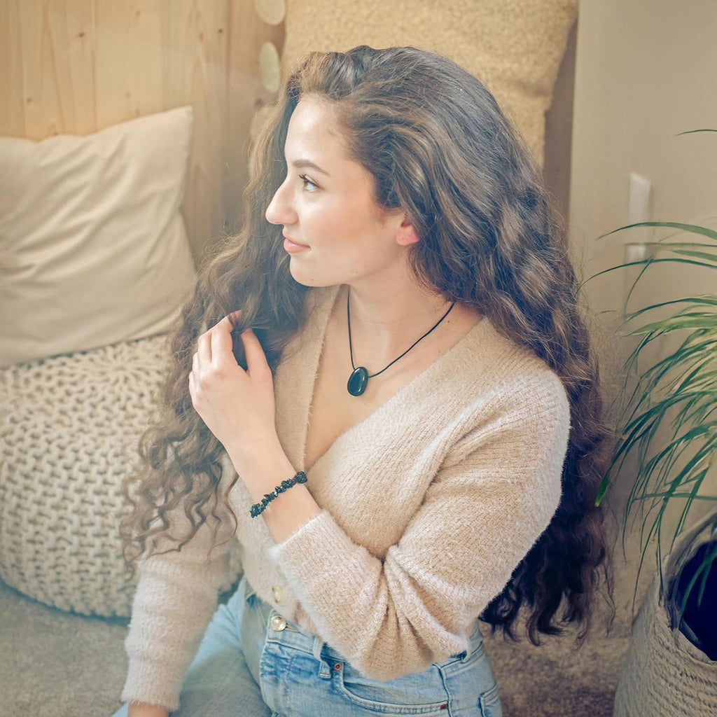 Lebensquelle Plus Schwarzer Obsidian Tropfenanhänger | Gebohrter Trommelstein Anhänger mit Baumwollband | Hochwertiger Edelsteinanhänger
