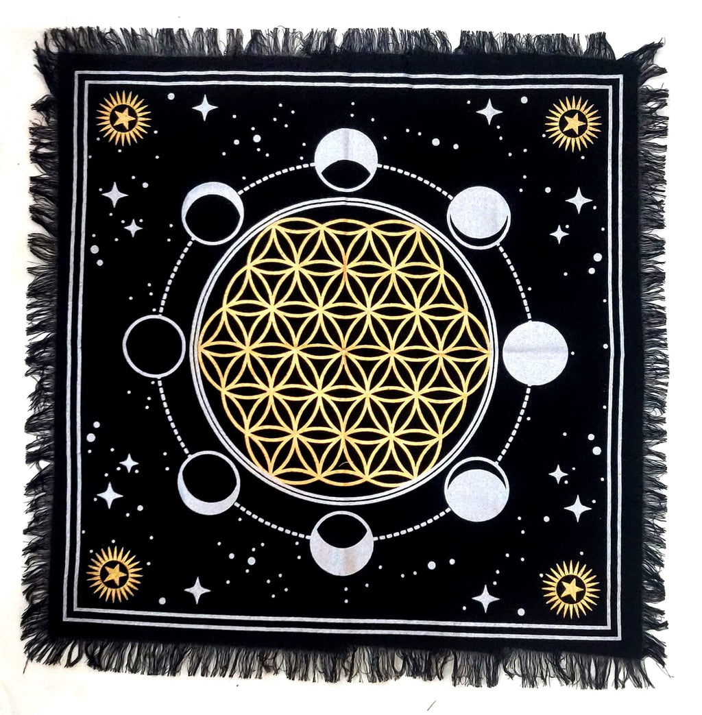 INDACORIFY Altar Tablecloth with Fringe Old Tarot Witchcraft Spread Tablecloth Meditation Spiritual Holy Cloth 18 x 18 Inches (Golden Snake)
