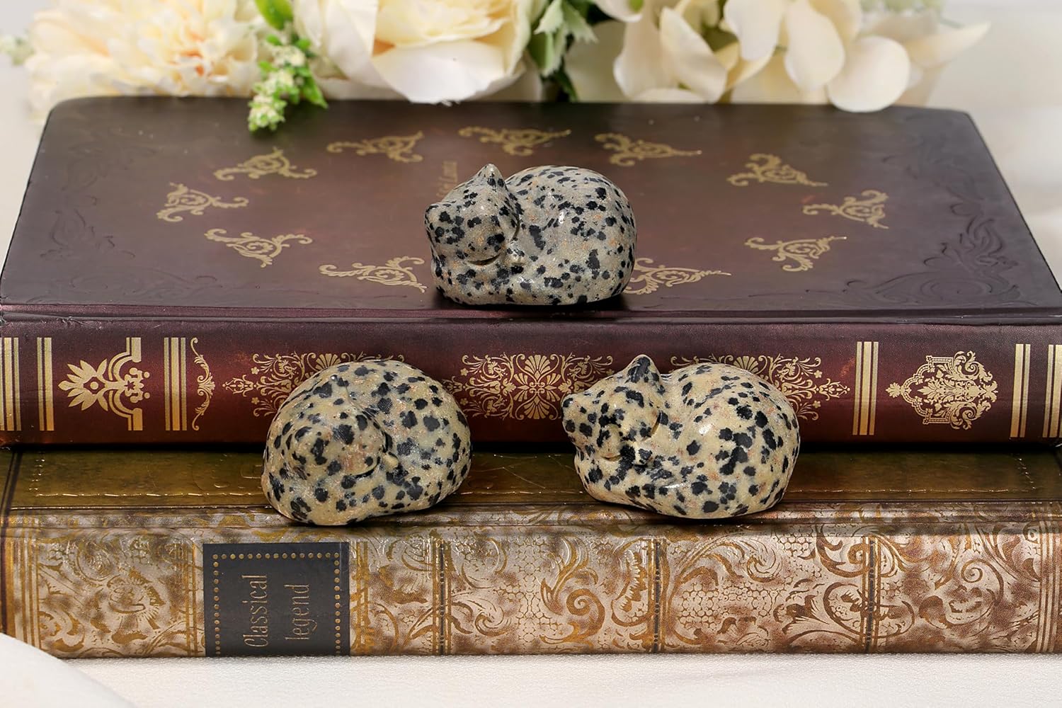 QINJIEJIE Dalmatian Jasper Cat Crystals Figurine Sleeping Cat Figure Statue Gemstones Sculpture Lucky Kitten Cute Decoration Men Women