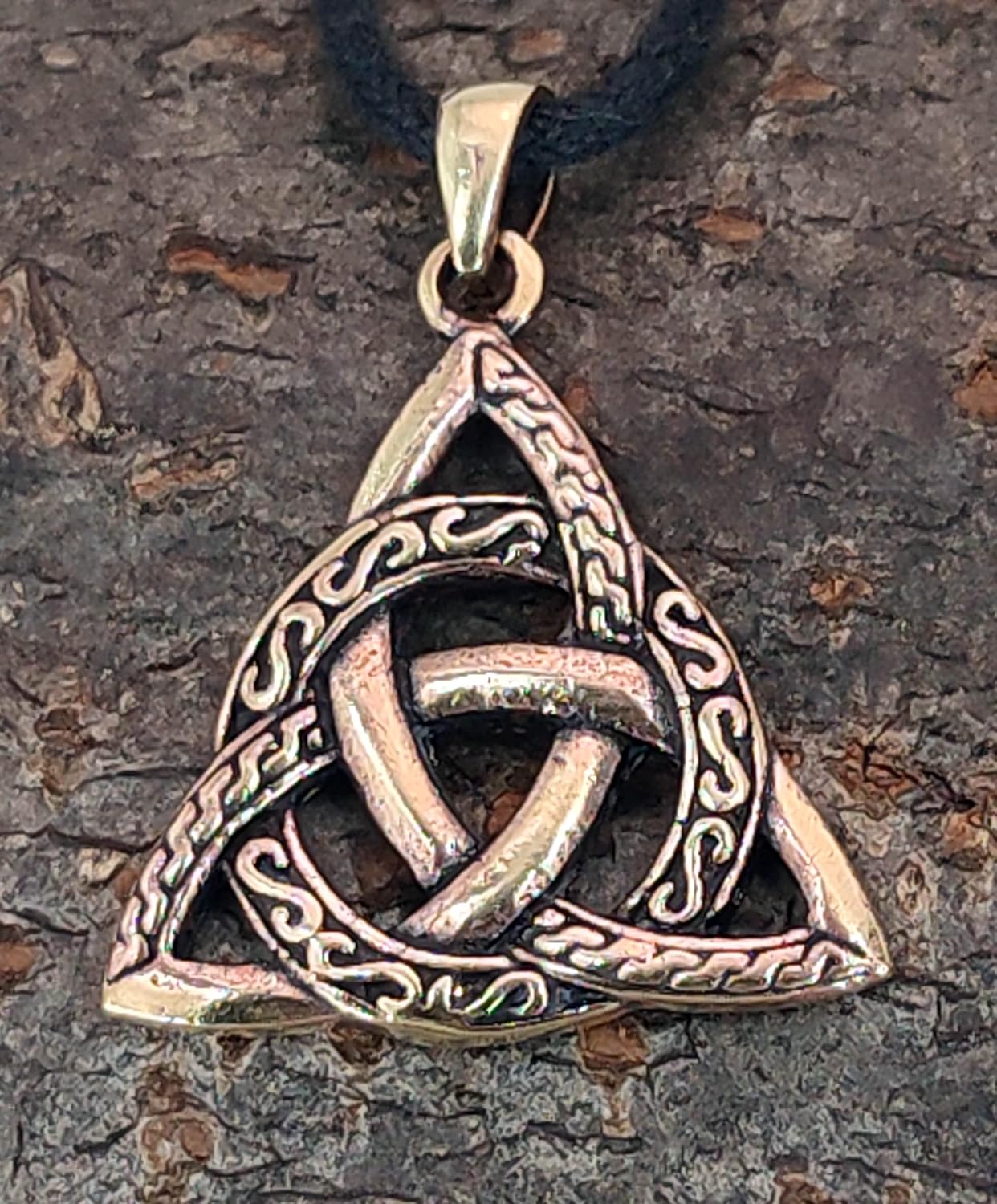 Kiss of Leather Keltenknoten Anhänger aus Bronze Nr. 142