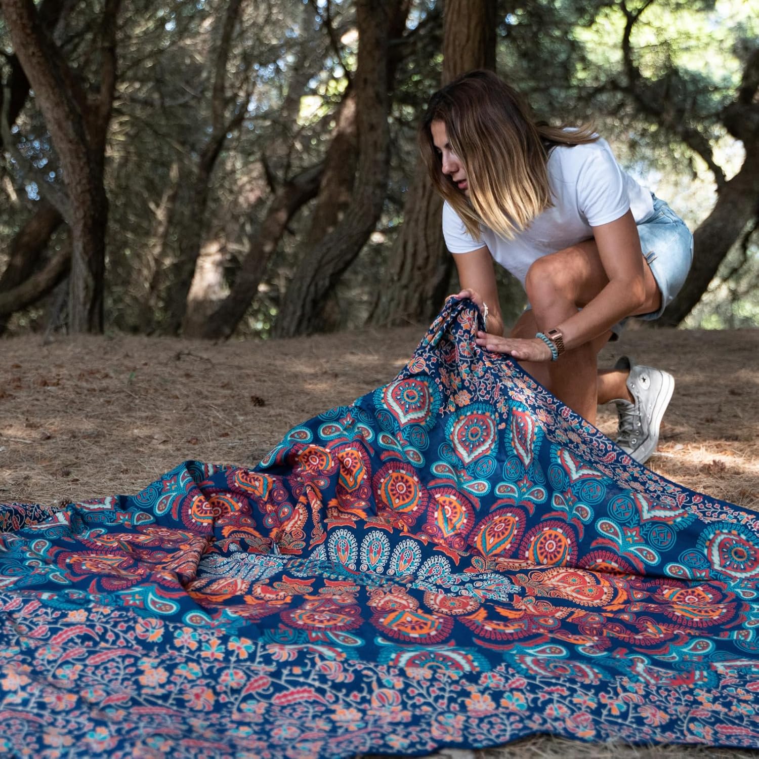 MOMOMUS Wandteppich Mandala - Mehrzweck, Bunt, 100% Baumwolle - Ideal als Wandteppich Aesthetic, Wandtuch Boho, Indischer Wandbehang aus Stoff oder Wall Tapestry - Blau und Rot, 210x230 cm