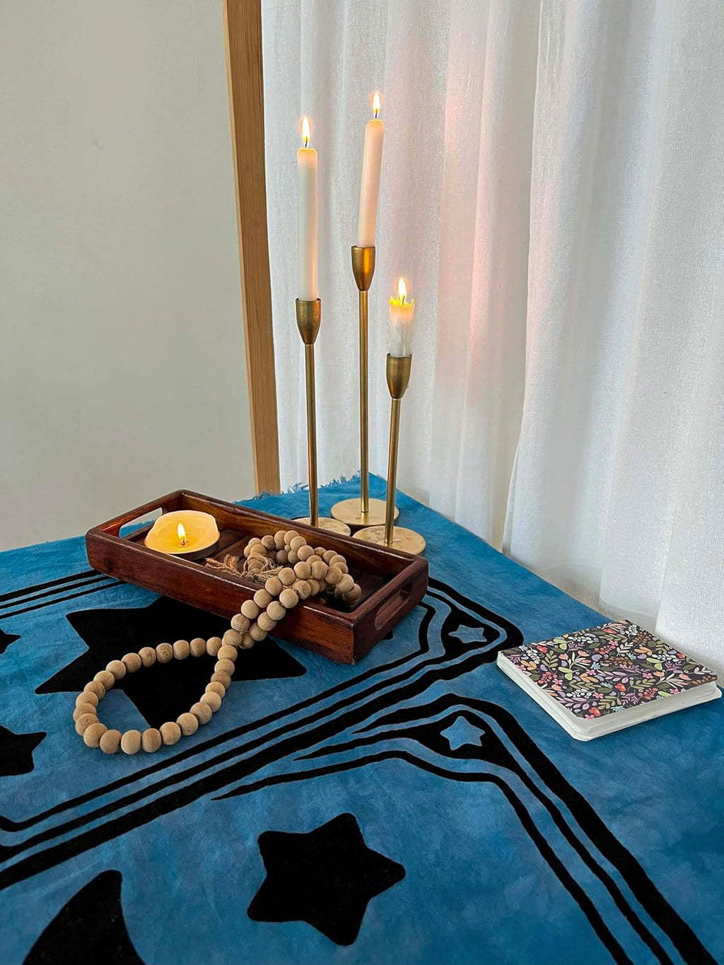 THE ART BOX Altar-Tischdecke, Tarot-Matte, Hexerei-Zubehör – 91,4 x 91,4 cm, quadratisches Alter, Wicca, spirituelles, himmlisches Alter, heidnisches Tuch mit Fransen (Stern-Mond-Karten, Blau)