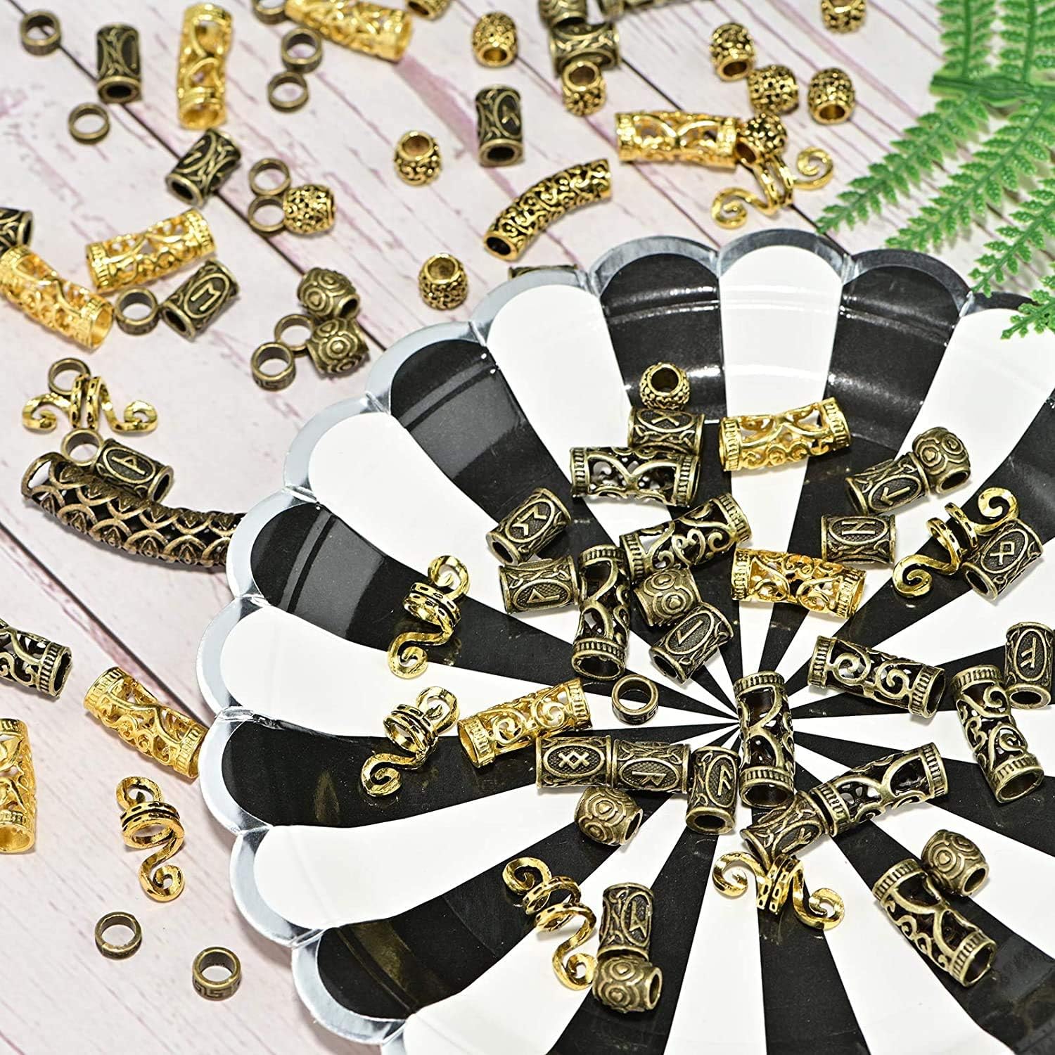 Queta Wikinger Rune Perlen, Nordic Bartperlen, Flechtperlen, Haarperlen, Haarverlängerung Nadel Einfädler Schlaufennadel Microringnadel für Haar Bart Schmuck DIY Halskette Halskette Anhänger (Golden)